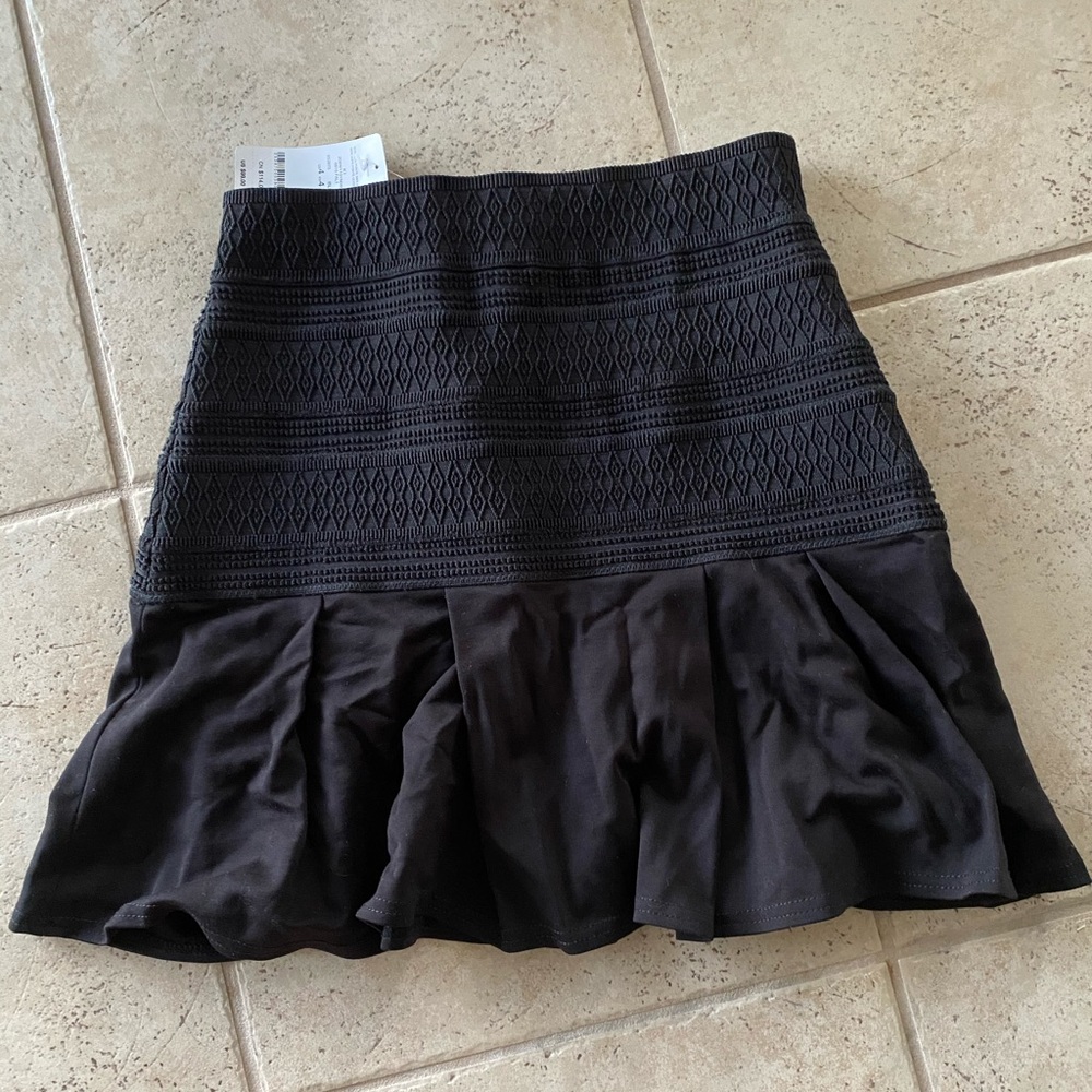 New with tags bebe fit and flare skirt Sz 4